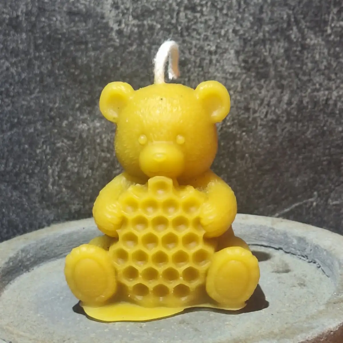 Bougie ourson avec gâteau de miel