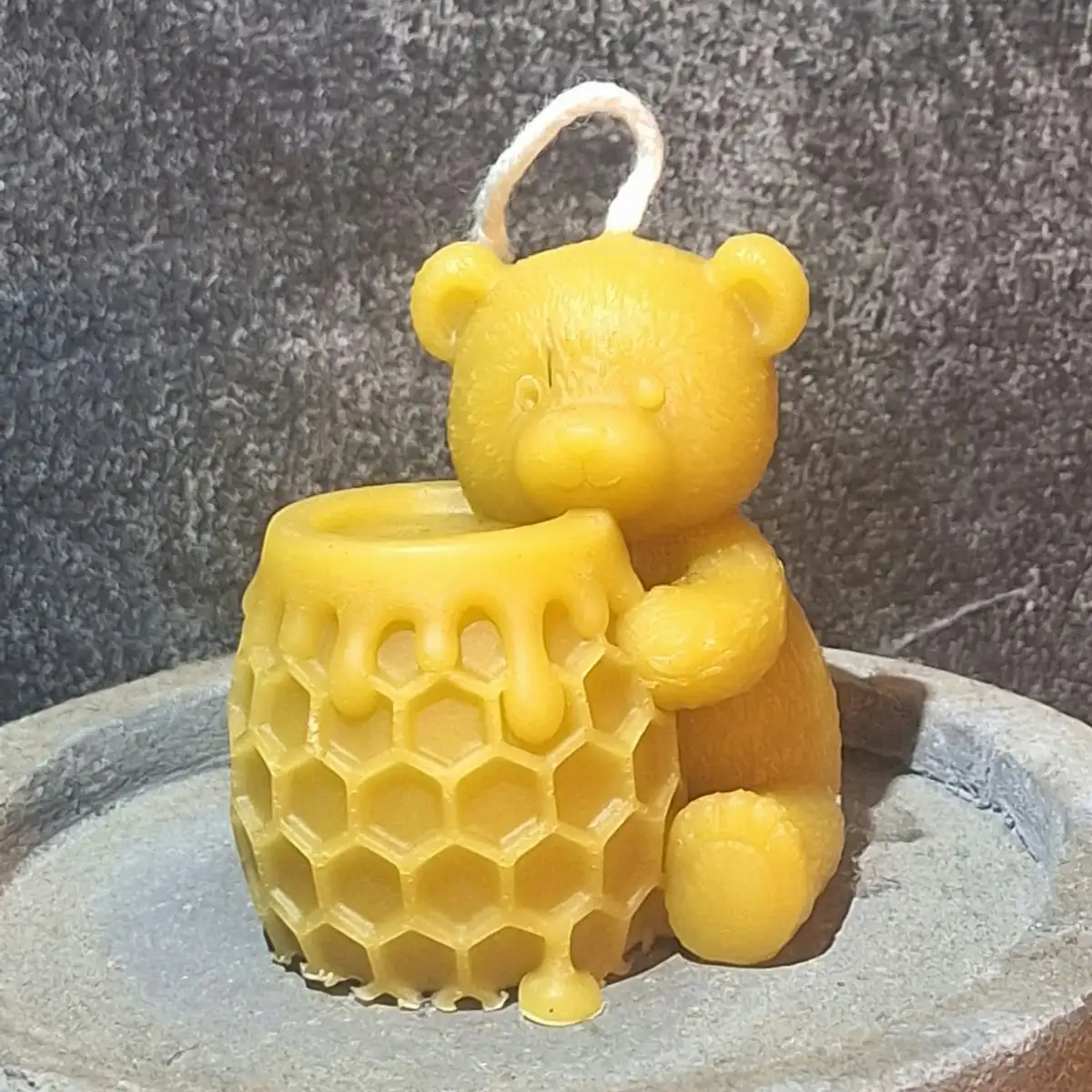 Bougie petit ours et son pot de miel